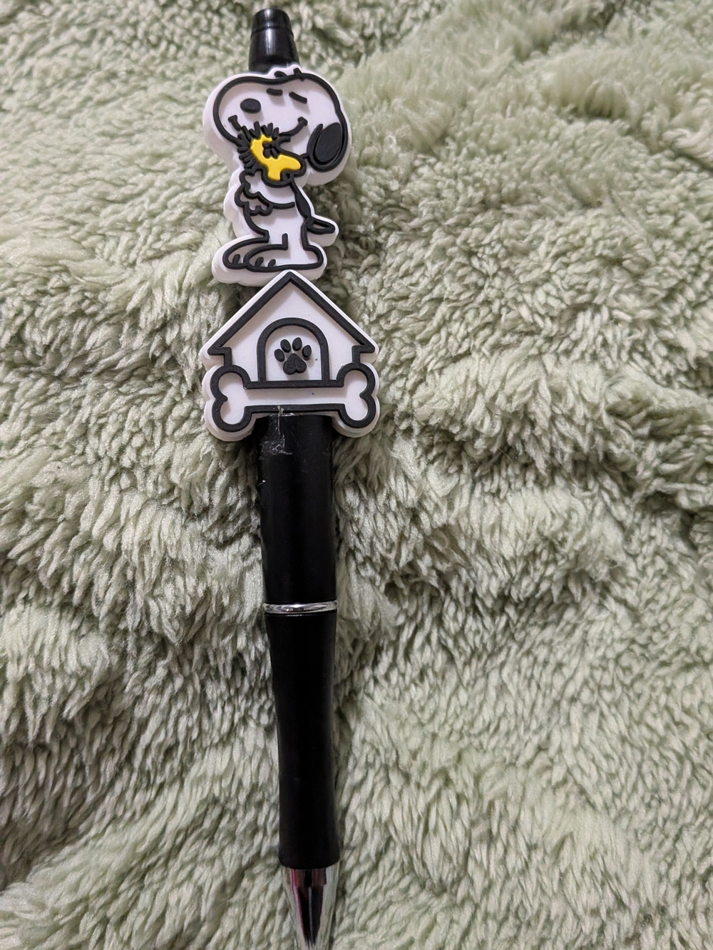 Novelty Black Doghouse Pen with Snoopy-Style Topper